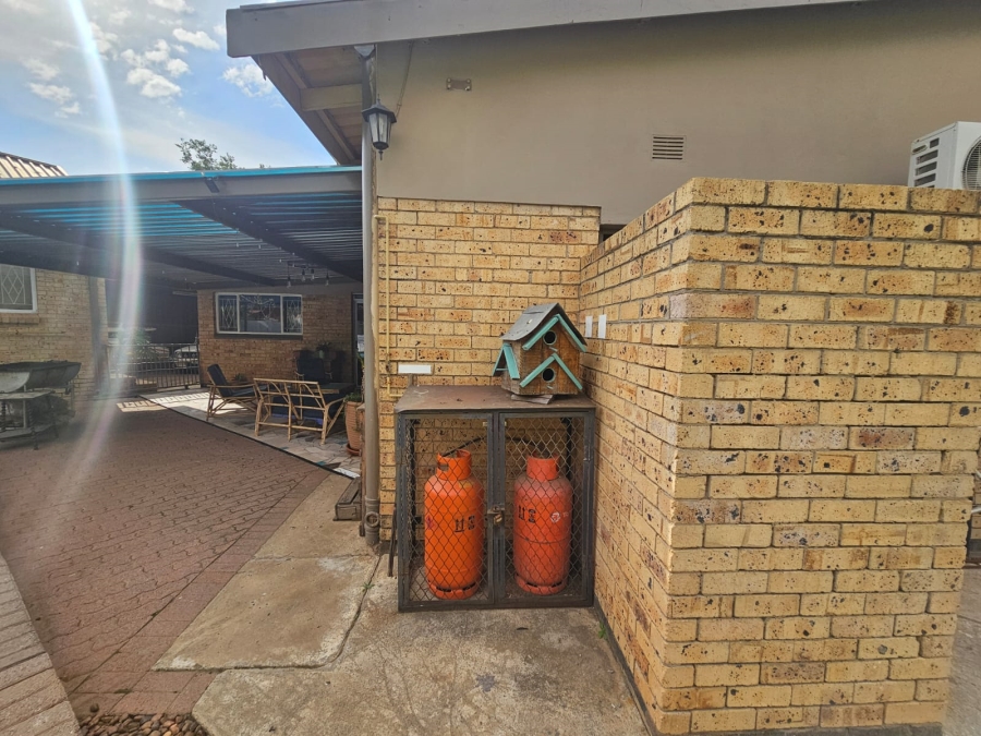 5 Bedroom Property for Sale in Merriespruit Free State